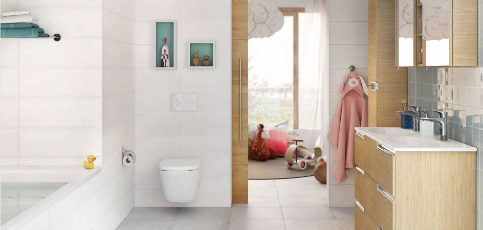 Bathroom for families by Roca