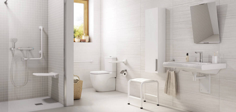 Bathroom space with Roca