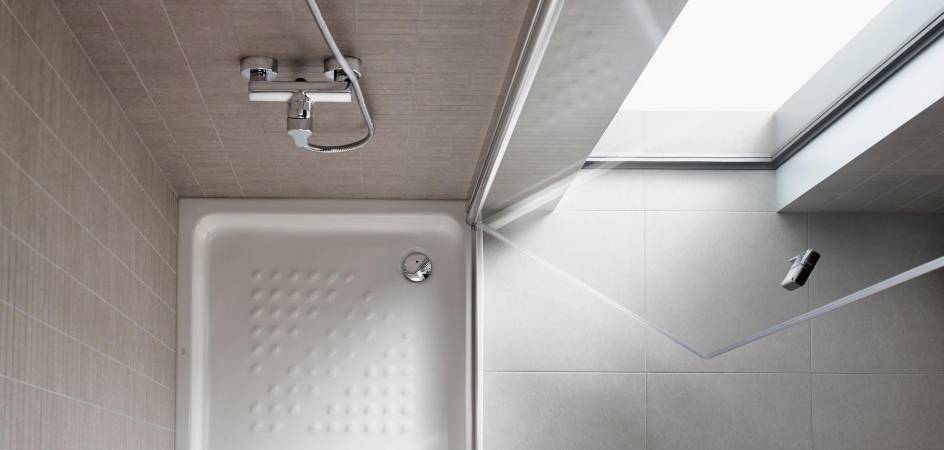 SHOWER SCREENS FOR SMALL BATHROOMS: COMFORTABLE AND COMPACT