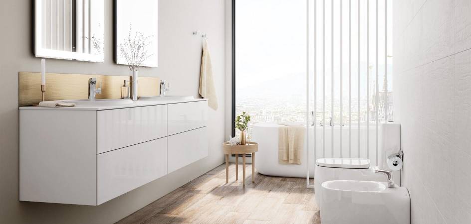 EN-SUITE BATHROOM