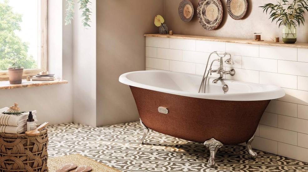 NEWCAST CAST IRON BATHTUB