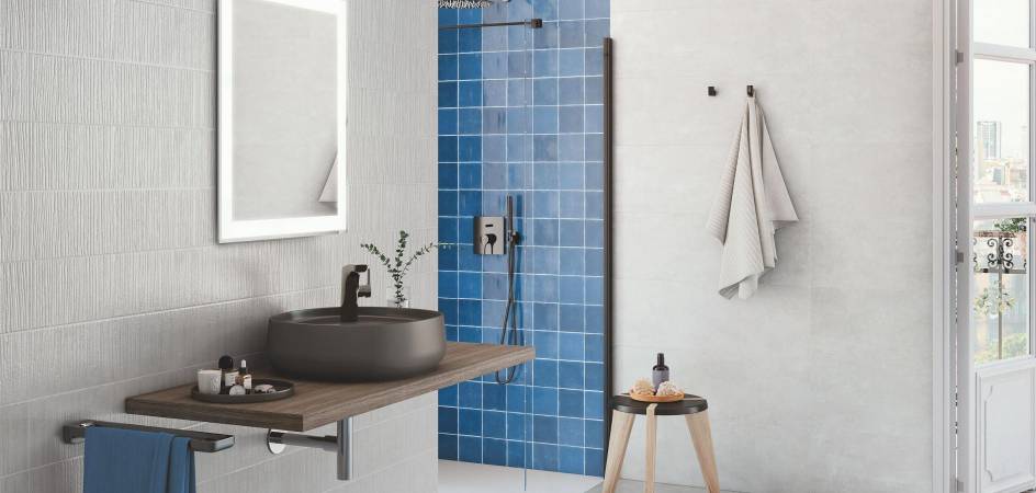 BLACK BATHROOM ACCESSORIES: JOIN THE LATEST TREND